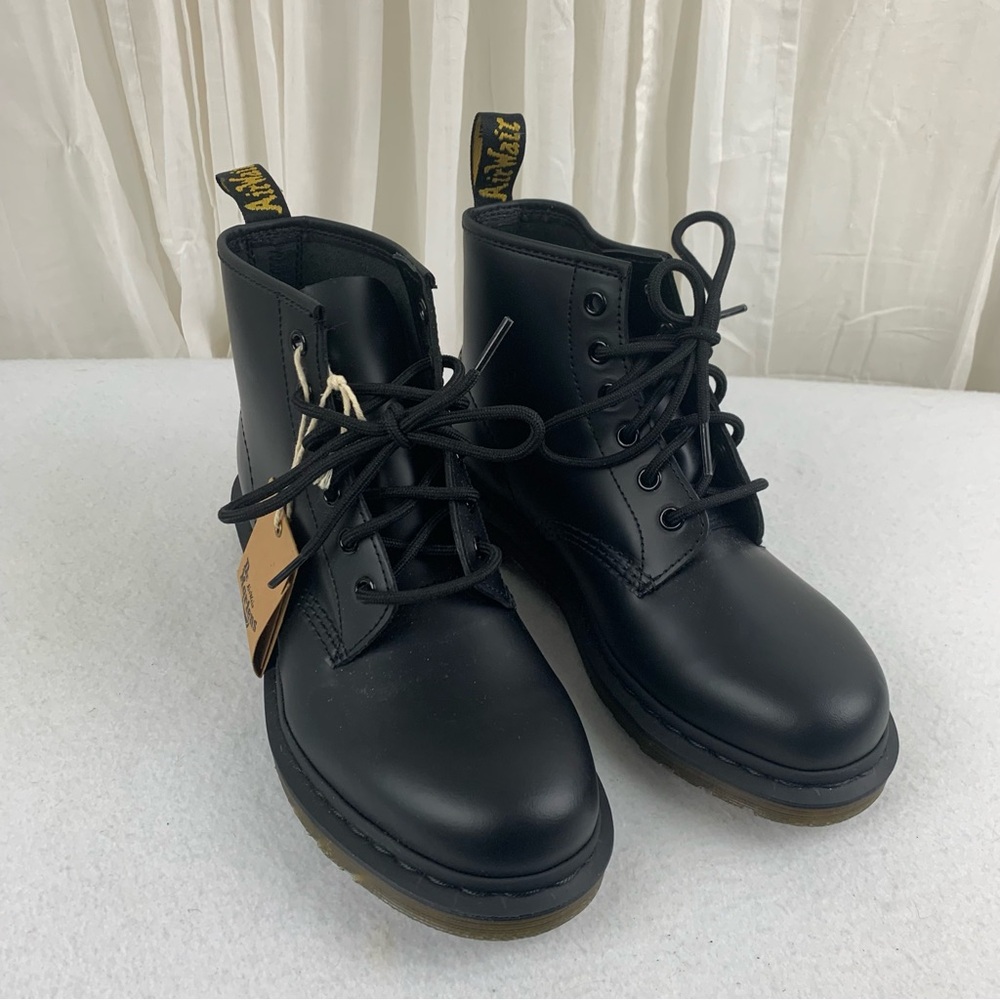 Dr. Martens 101 Smooth‎ Black Mono Boots US7/UK5 Brand New